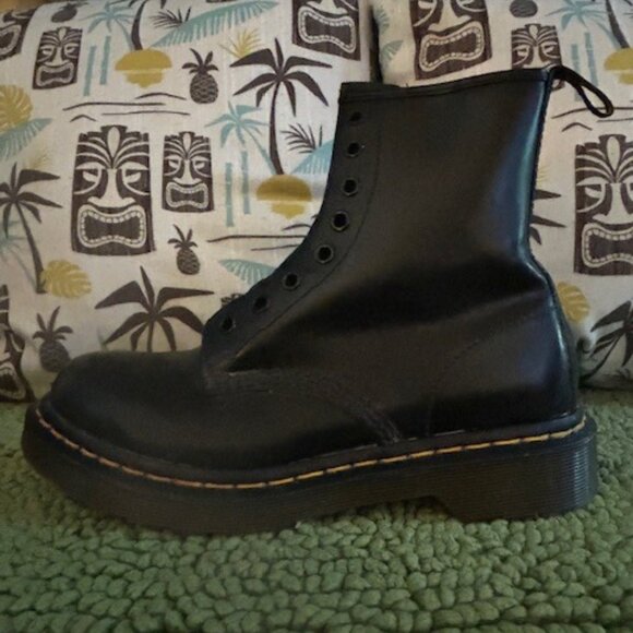 Dr. Martens Leather Boots Size 7 - Picture 1 of 4